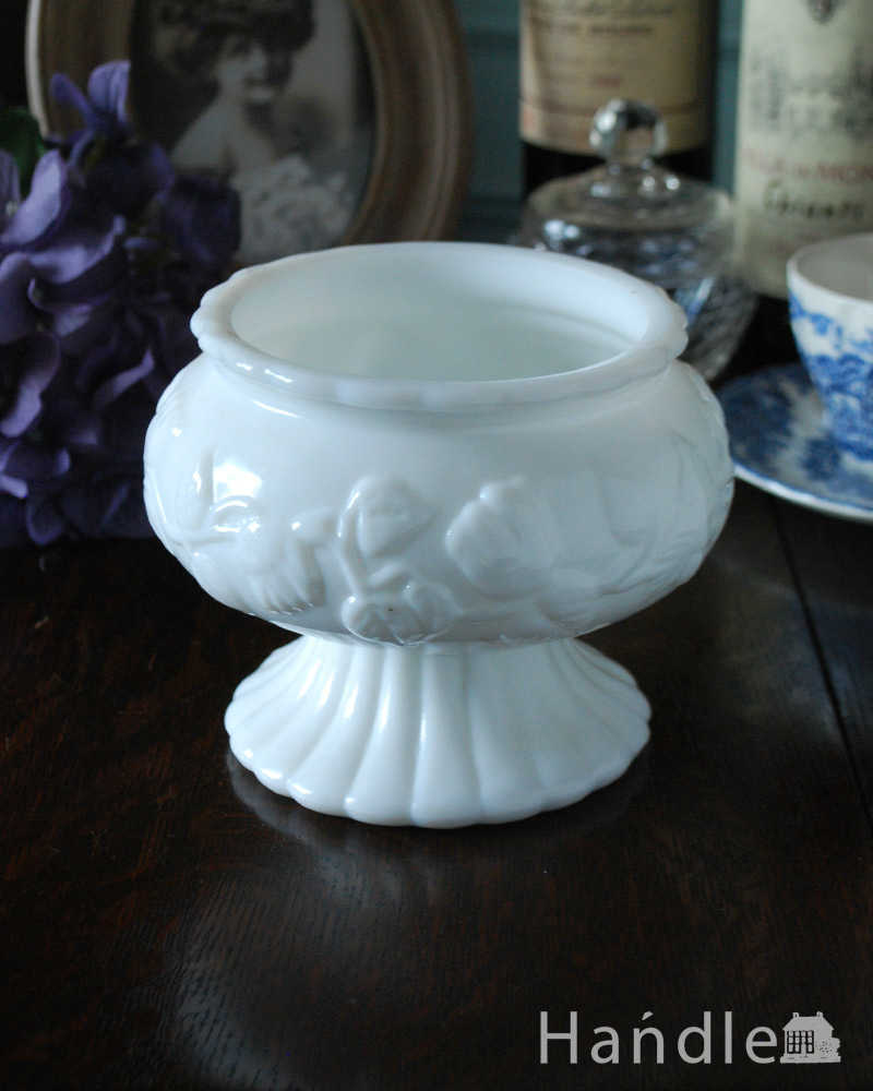 英国のアンティーク雑貨、純白の美しいミルクガラスのフラワーベース（花器） (m-1963-z)