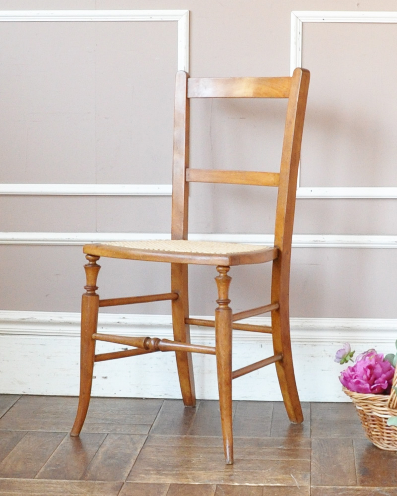 イギリスで出会ったアンティーク椅子、籐で編まれたナチュラルなキッチンチェア (m-392-c)