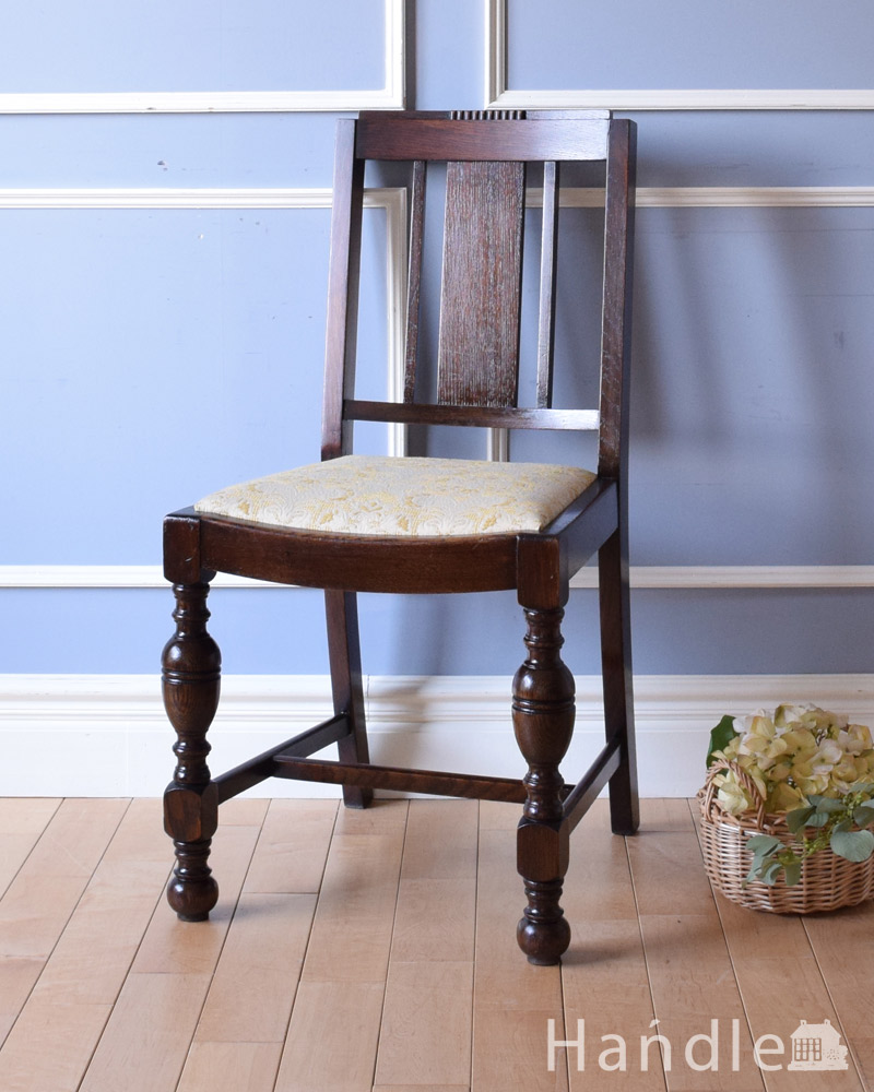 脚の装飾がお洒落な英国椅子、アンティークオークチェア (m-408-c)