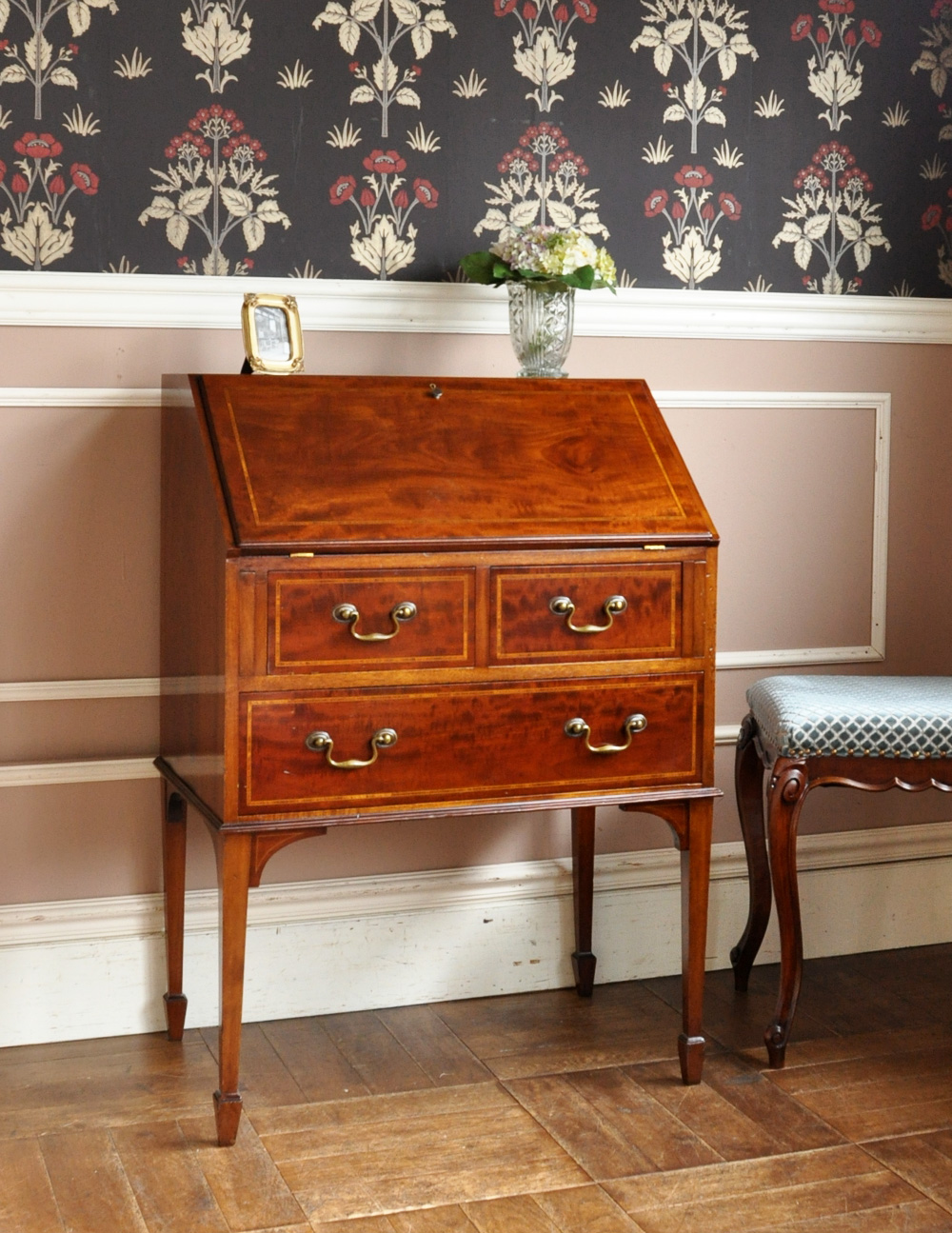 マホガニー材を使った英国のアンティークビューロー（デスク） (m-408-f)