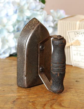 1940年代のアンティーク トイアイロン (m-414-z)