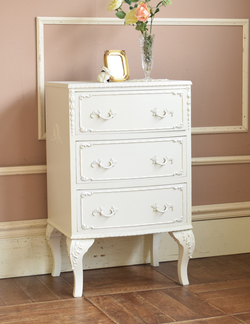 美品 フランスアンティーク調 フルールシリーズ ベットサイドホワイトチェスト フランス アンティーク サイドチェスト 美品 フランス