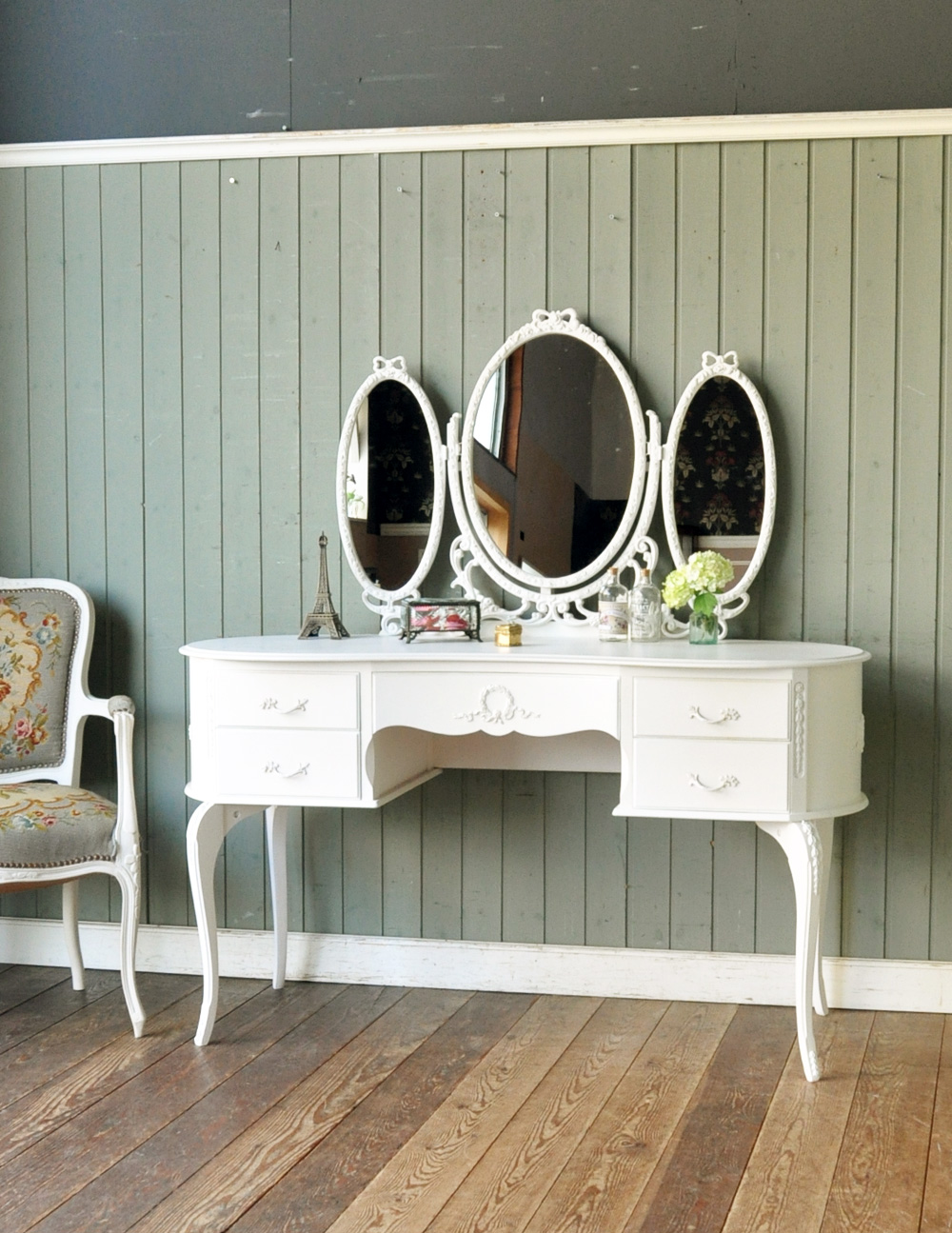 ゴージャスなアンティークフレンチ家具、３面鏡のドレッシングテーブル (m-441-f)