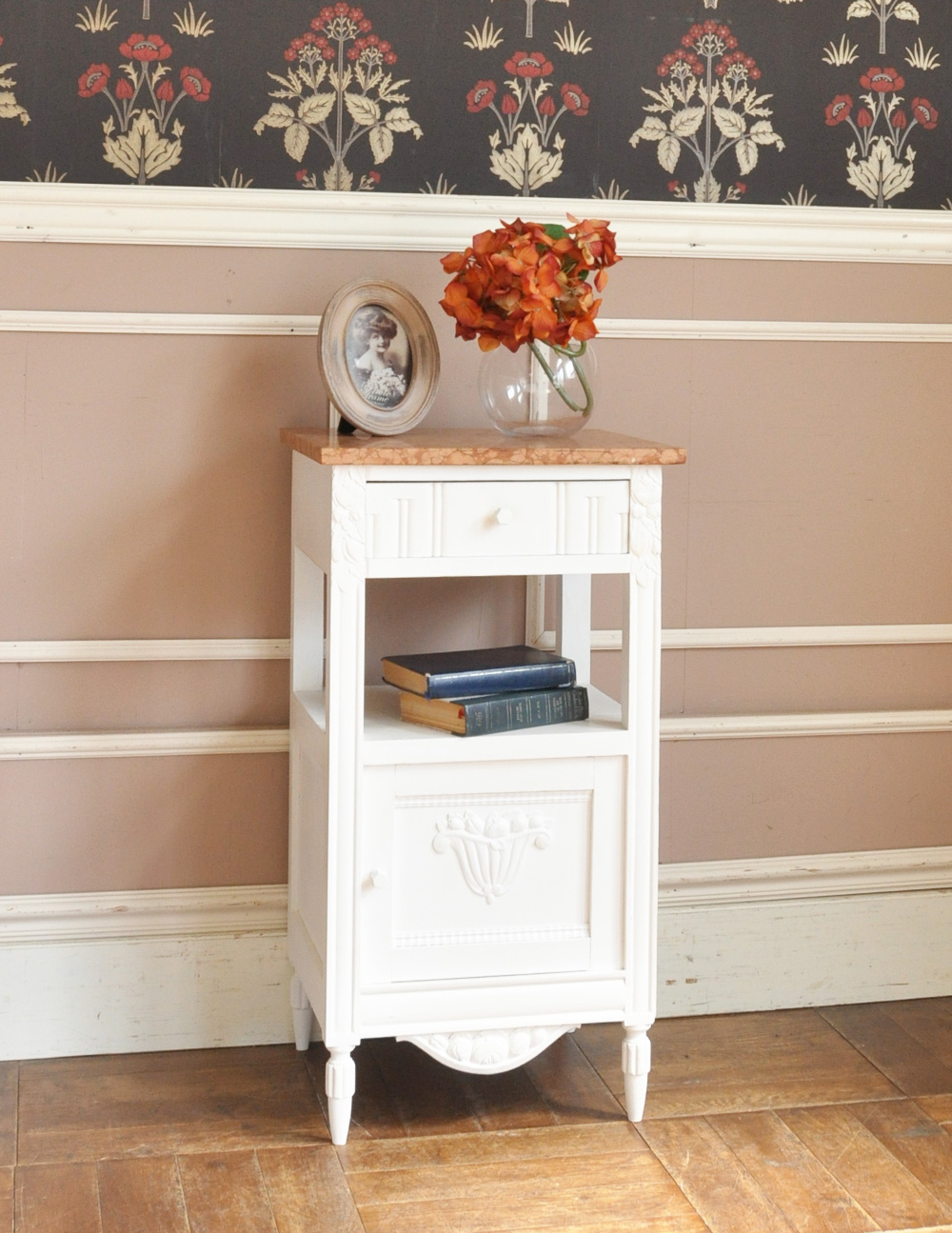 アンティークのフランス家具、ホワイトペイントのナイトテーブル (m-442-f)