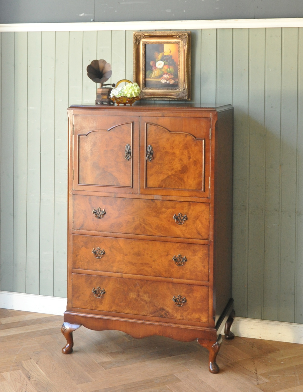 英国アンティーク家具、ウォルナット材のカップボードチェスト（食器棚） (m-509-f)