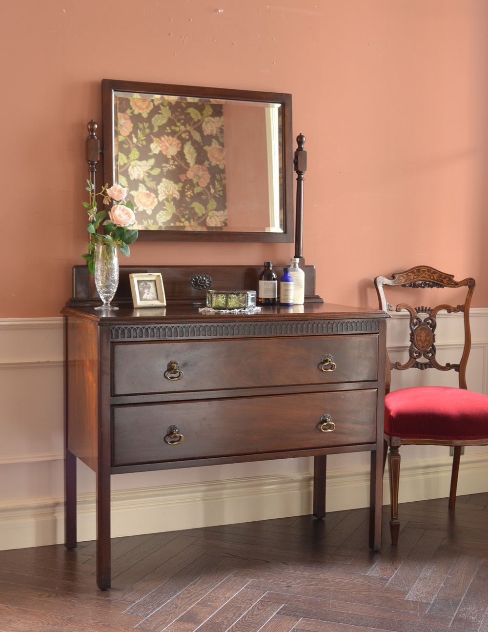 英国インテリアのアンティーク家具、上品な美しさのアンティークドレッシングチェスト (m-528-f)