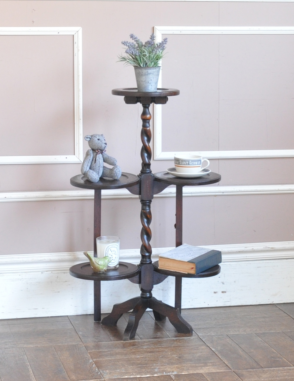 ツイストラインが美しい英国アンティークのケーキスタンド（テーブル） (m-538-f)