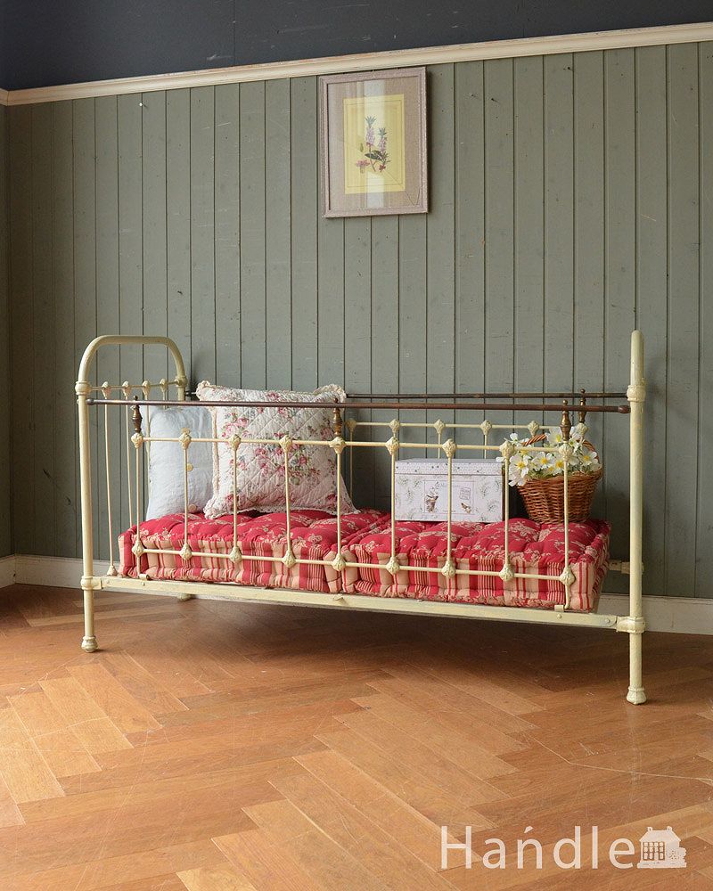 フランスから届いた赤ちゃんのための家具、アンティーク　アイアンベビーベッド (m-601-f)