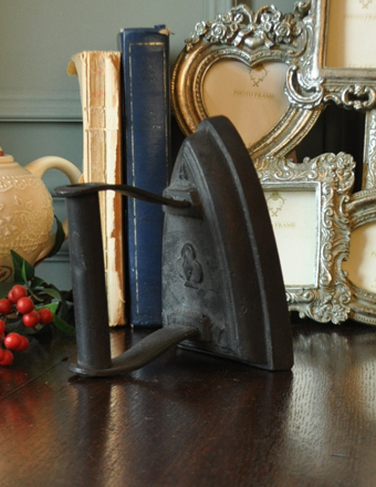 1940年代のアンティーク アイロン (m-856-z)