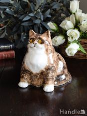 まるまると太った体形が可愛い猫、英国WINSTANLEY CATのネコの置物