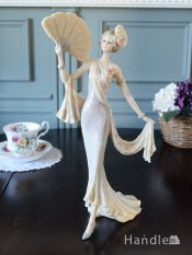 英国アンティーク風のフィギュリン、優雅なドレスで舞う女性の陶磁器