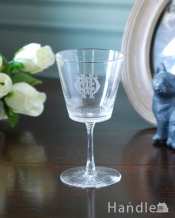 英国製のアンティークテーブルグラス、 気品たっぷりなモノグラムグラス　