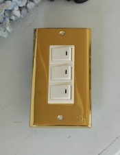 真鍮のスイッチカバー、電気スイッチプレート（３スイッチタイプ）
