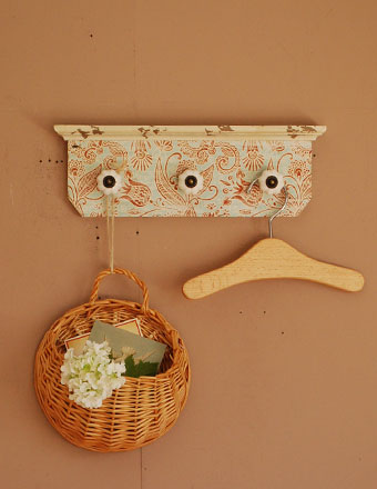 アンティーク風ウォールフック×陶器（レッド・３フック） (N-219)