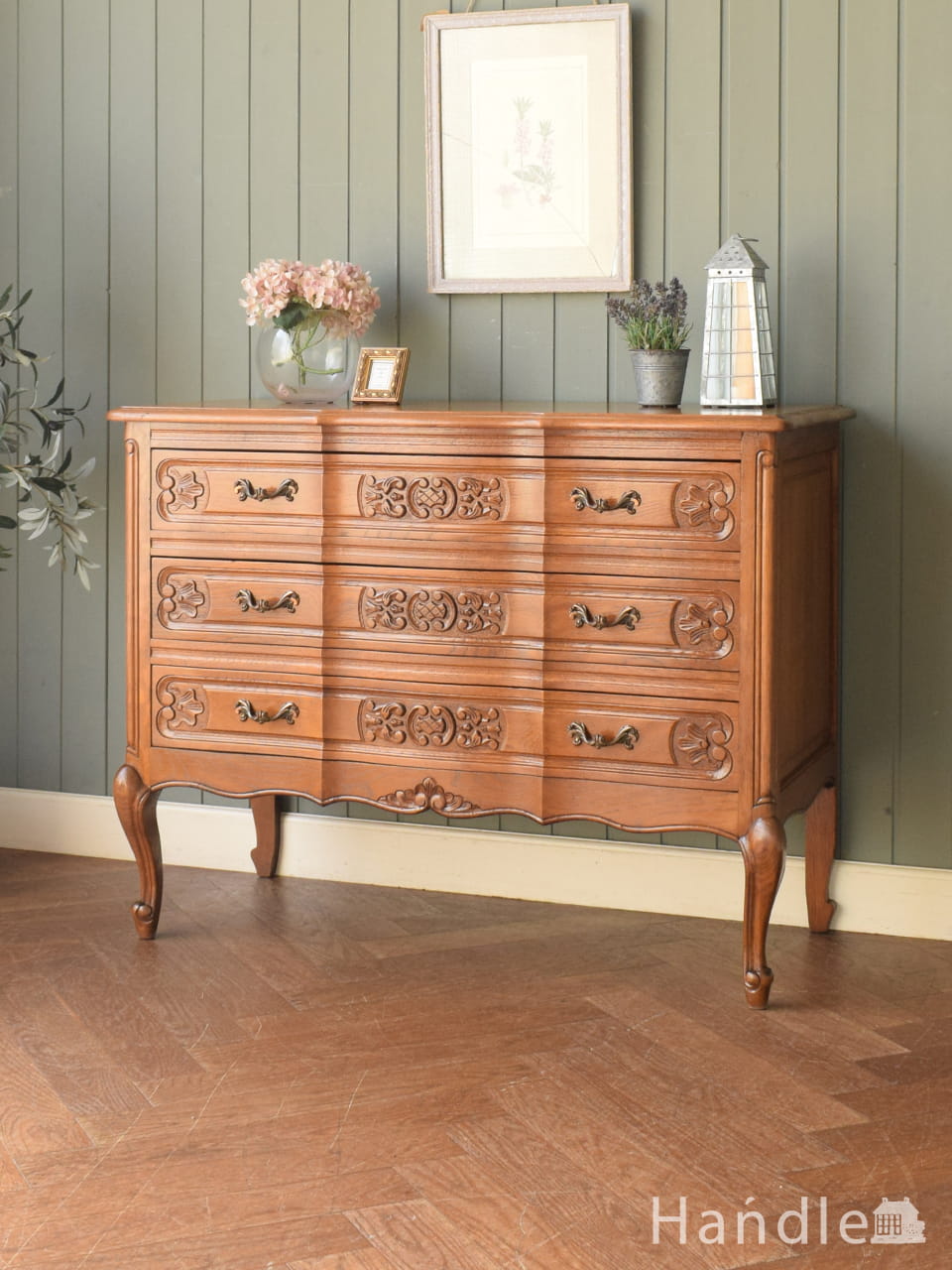 フランスのアンティークチェスト、たっぷり収納できる優雅な猫脚のタンス