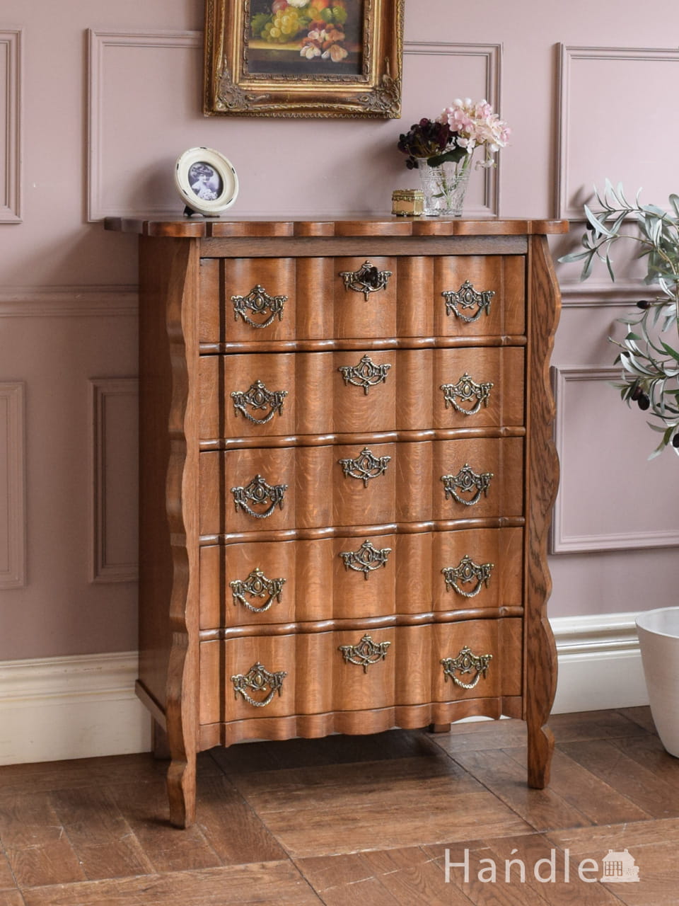 曲線ラインが魅力的なアンティークチェスト、南仏スタイルの5段タイプのコモード
