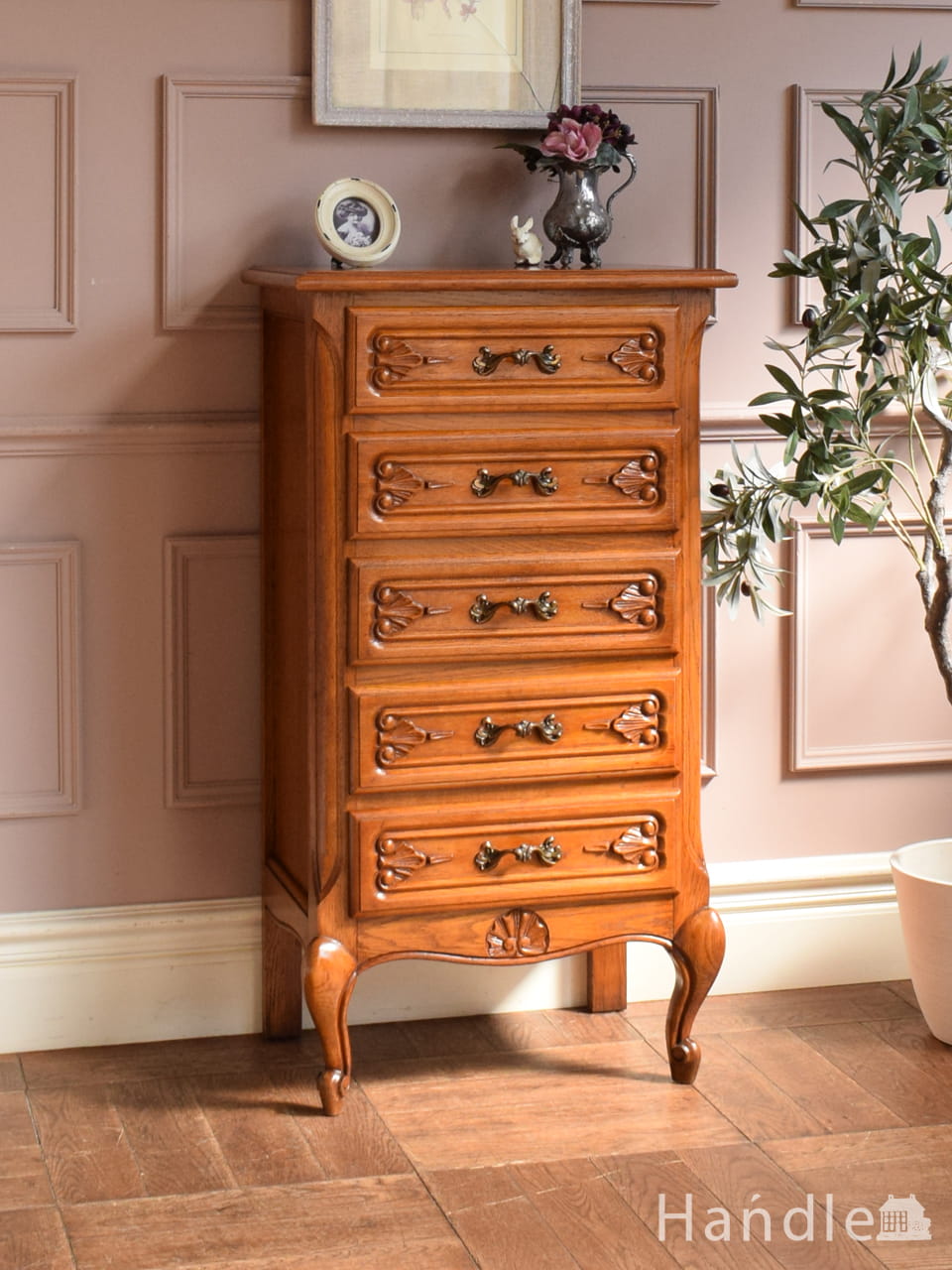 フランスから届いたアンティーク5段チェスト、どこにでも置けるスリムな猫足の家具