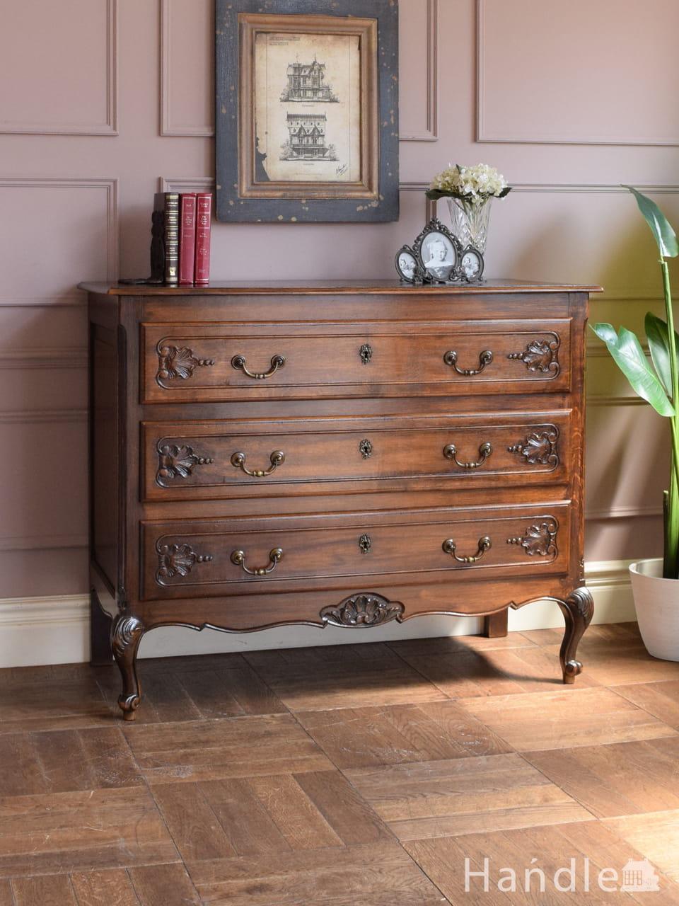 チョコレート色のおしゃれなアンティーク家具、フランスから届いた猫足のドロワーズチェスト