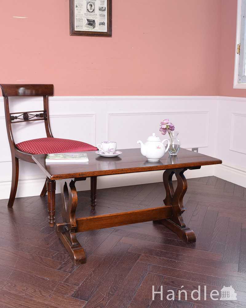 英国スタイルのアンティーク家具、オーク材の重厚感あるコーヒーテーブル (q-1179-f)