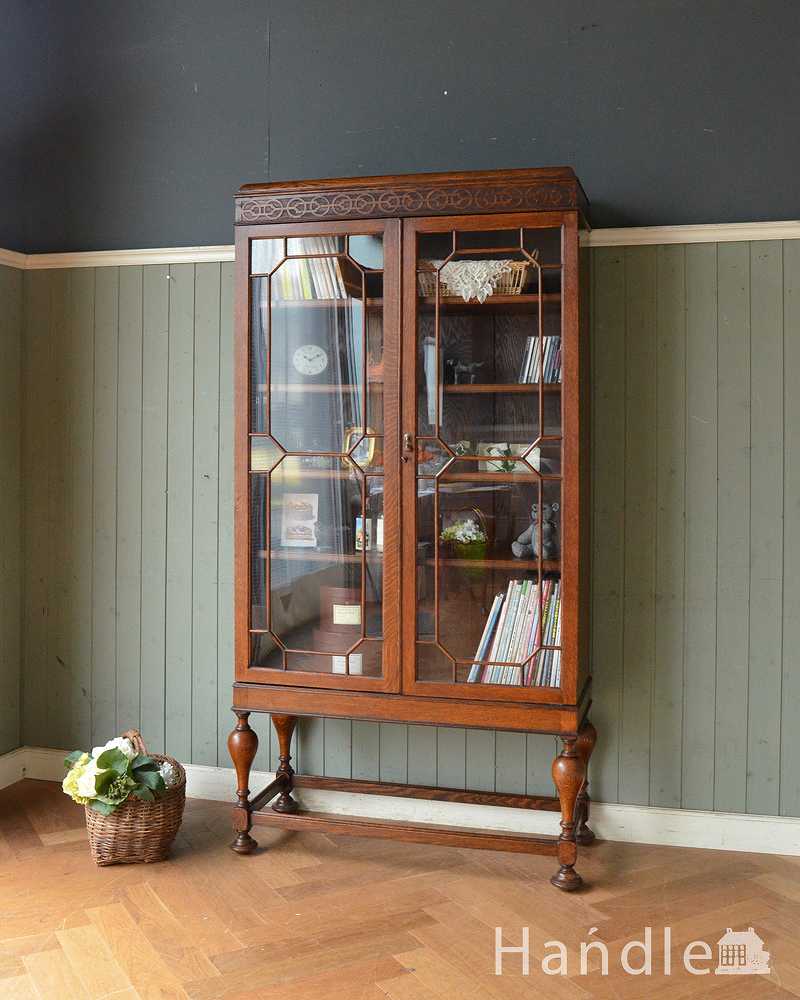 シノワズリデザインの英国アンティーク家具、ガラス扉のブックケース（本棚） (q-1185-f)