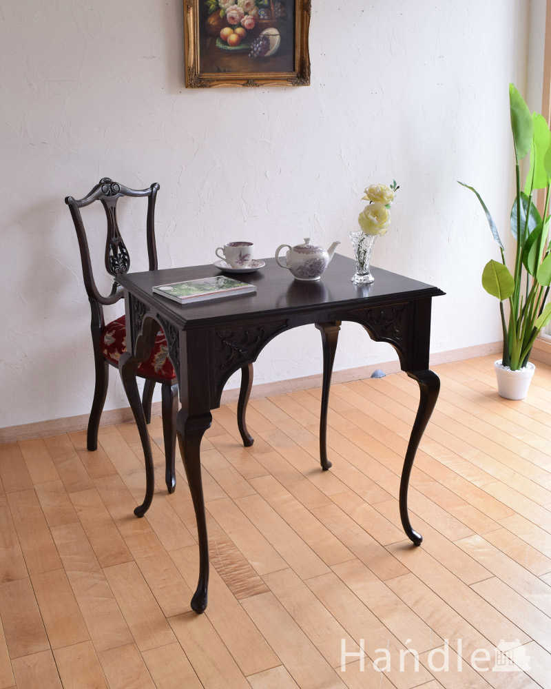 マホガニー材のアンティーク英国家具、脚の先まで美しいオケージョナルテーブル (k-1849-f)