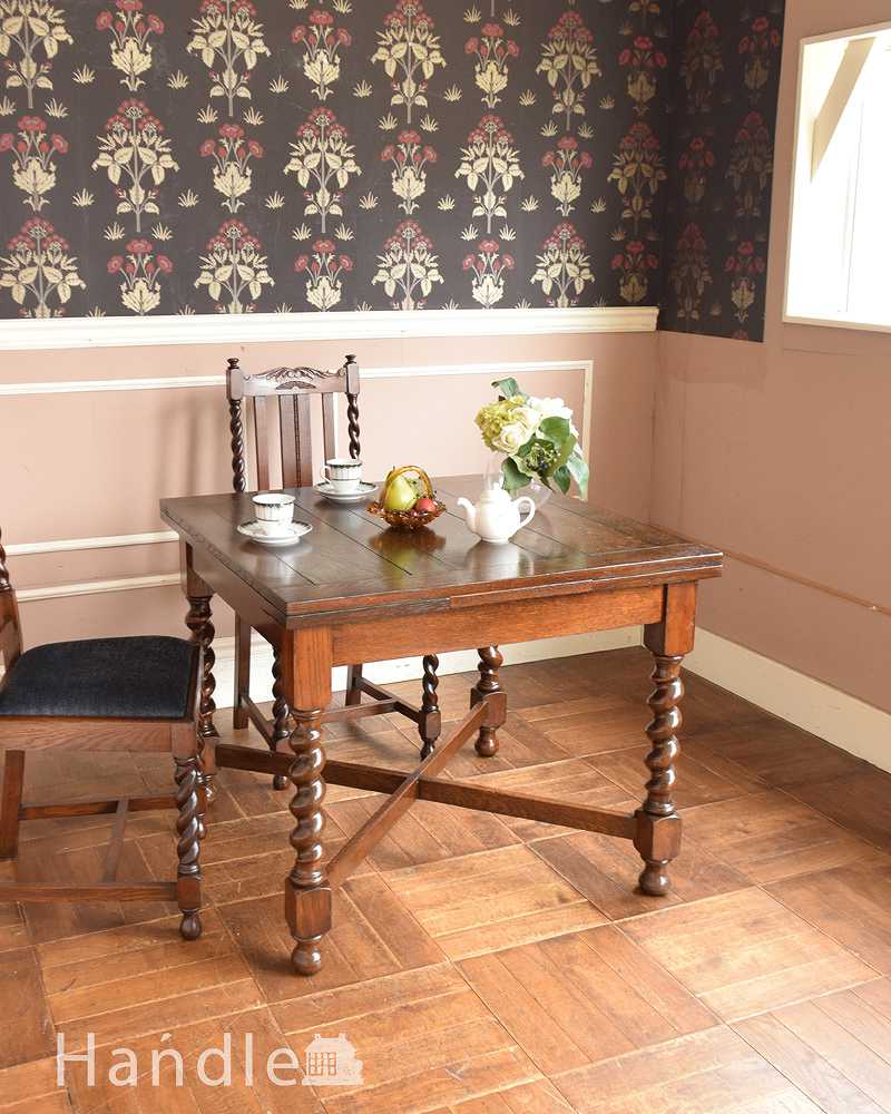 ツイストが美しい英国アンティーク、伸張式の便利なドローリーフテーブル (q-1217-f)