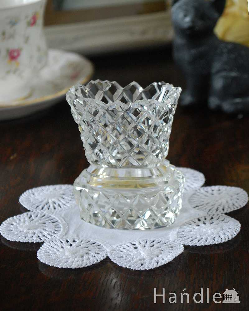 イギリスのアンティークプレスドグラス、平らな形が珍しいフラワーベース（花器） (pg-4707)