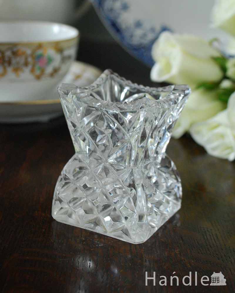 アンティークガラスの雑貨、キレイなフラワーベース（花器）プレスドグラス (pg-4763)