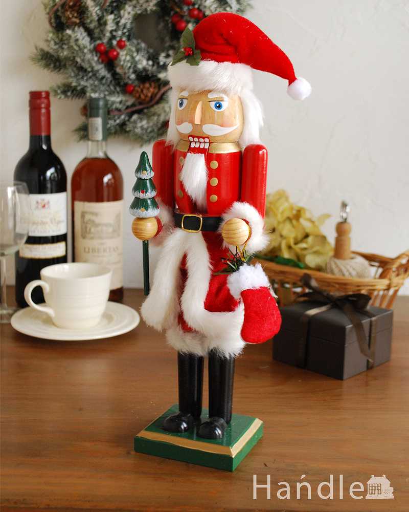 クリスマスのオブジェにピッタリ！とっても可愛いサンタ姿のくるみ割り人形 (cm-102)