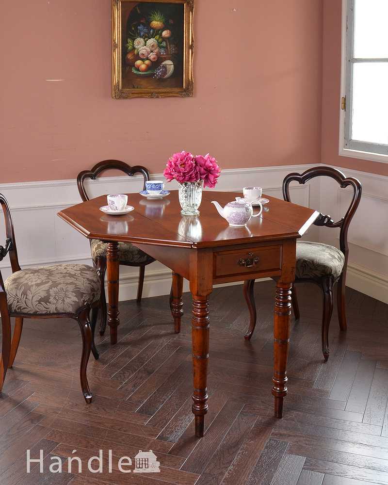 マホガニー材の美しいアンティーク家具、自由に大きさを変えられる伸長式のドロップリーフテーブル(バラフライテーブル) (q-1230-f)