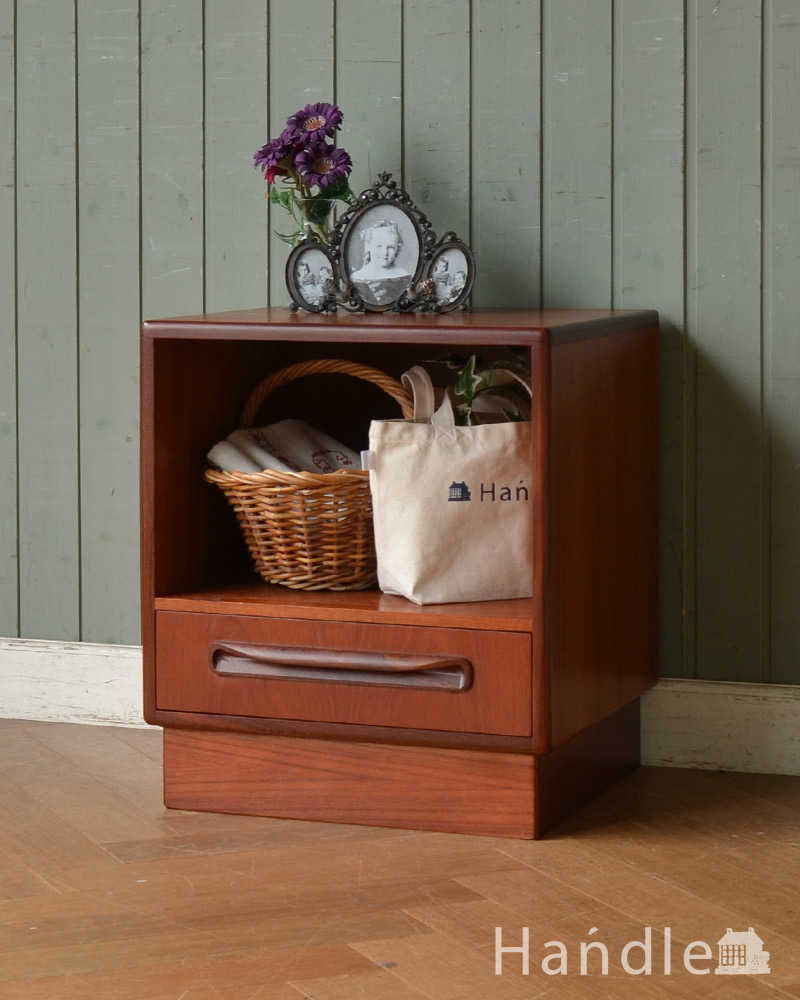 G-PLAN社のオープン棚が便利でオシャレなベッドサイドチェスト (x-1062-f)