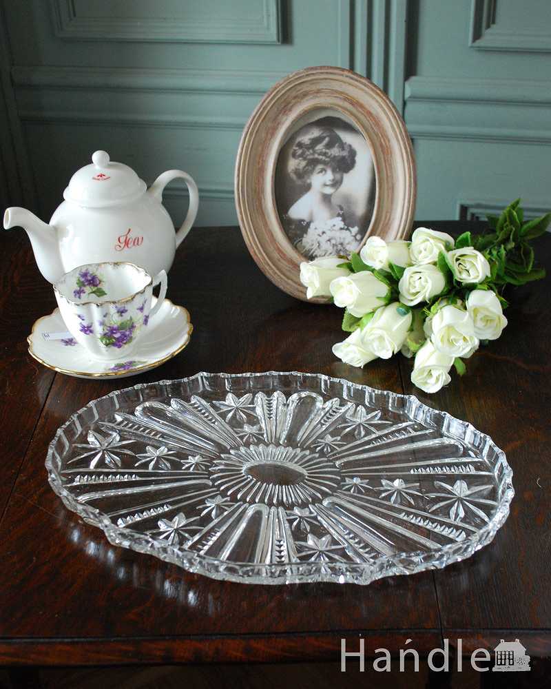 オーバル形のカッティングが華やかなガラスプレート、アンティークプレスドグラス (pg-4768)