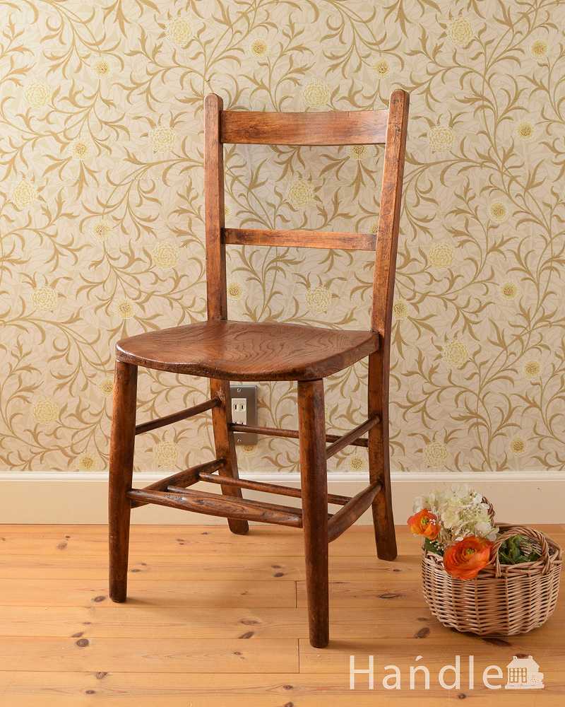 温かみのあるアンティークの椅子、シンプルな背もたれの可愛い木製のスクールチェア (k-1400-c)