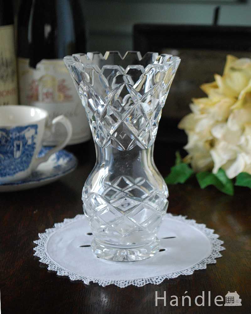 珍しいカッティングの縁どり、アンティークガラスフラワーベース（花器）プレスドグラス (pg-4852)