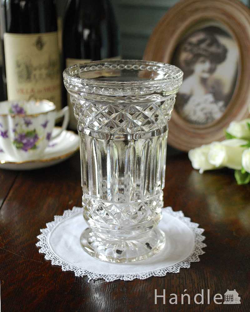 宝石のようなカッティングを施したフラワーベース（花瓶）、美しいアンティーク雑貨 (pg-4853)