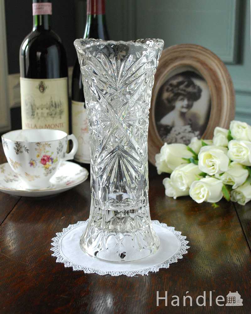 煌くアンティーク雑貨、クリアガラスのフラワーベース（花瓶）プレスドグラス (pg-4867)