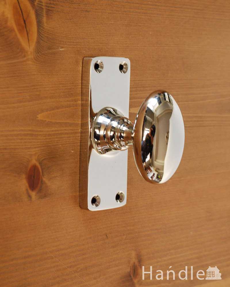 シンプルなデザインの真鍮ドアノブ（ドアの取っ手）（オーバル＆スクエア・ラッチセット付） (u-849)
