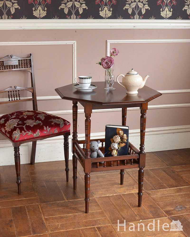 高級感たっぷりのアンティーク英国家具、脚の先まで美しいティーテーブル（オケージョナルテーブル） (q-1302-f)