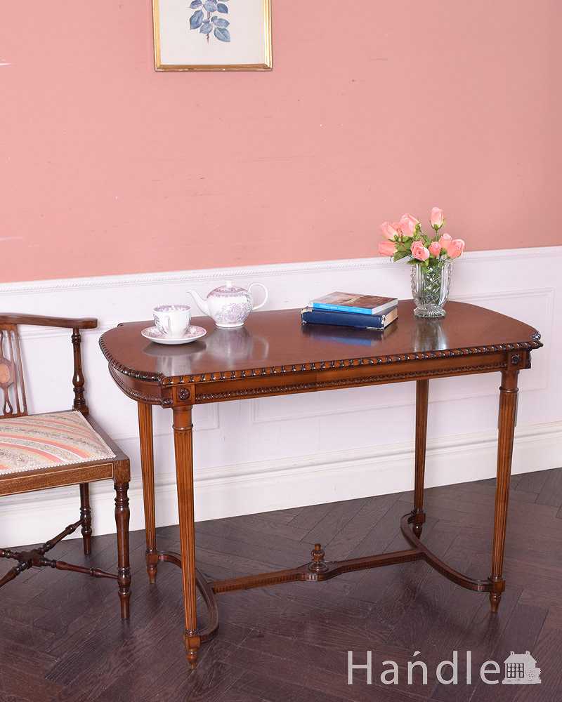 貴族の邸宅で使われてきたアンティーク家具、玄関から高級感あふれるホールテーブル (q-1330-f)