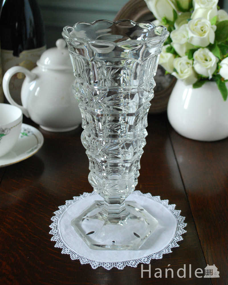 キラキラ輝くイギリスからのガラス雑貨、アンティークプレスドグラス(フラワーベース) (pg-4977)