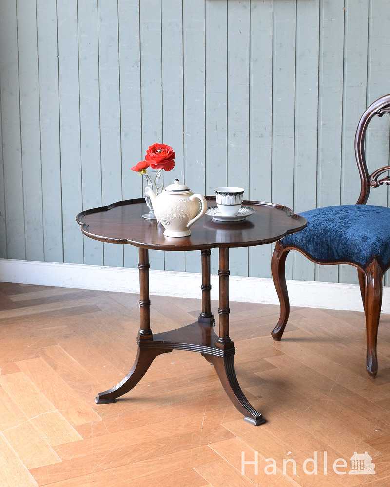 パッと花開く可愛いお花の天板のアンティーク家具、コーヒーテーブル (q-1359-f)