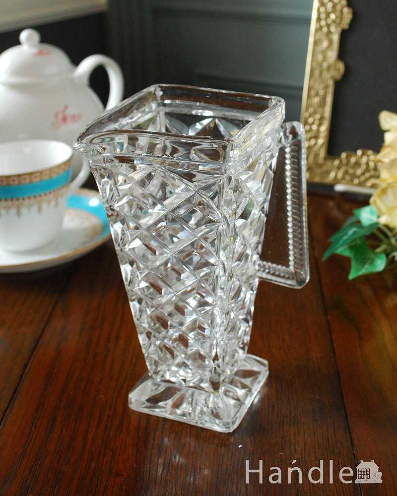 スクエア型のオシャレなガラスピッチャー、ダイヤカットが美しいアンティークプレスドグラス (pg-5058)