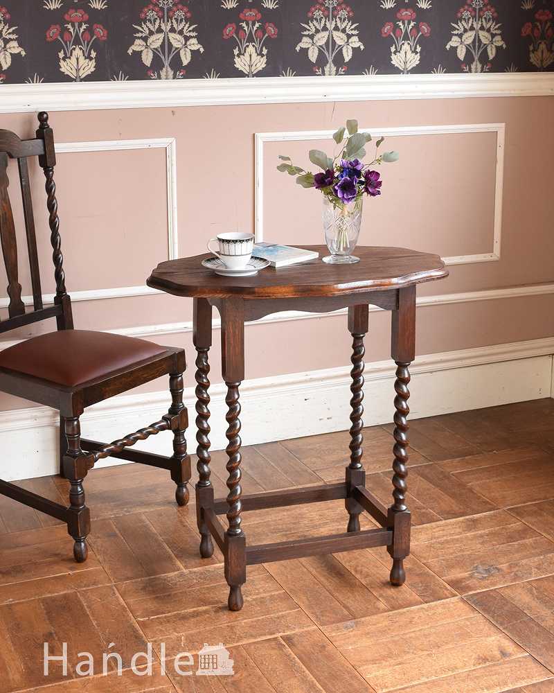 ティーテーブルにもなる美しいアンティークの英国輸入家具、ツイスト脚のオケージョナルテーブル (j-2168-f)