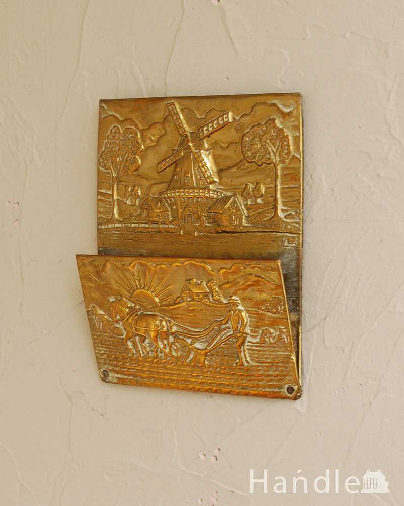 英国輸入のアンティーク真鍮製雑貨、装飾が美しい壁掛けレターラック (k-2563-z)