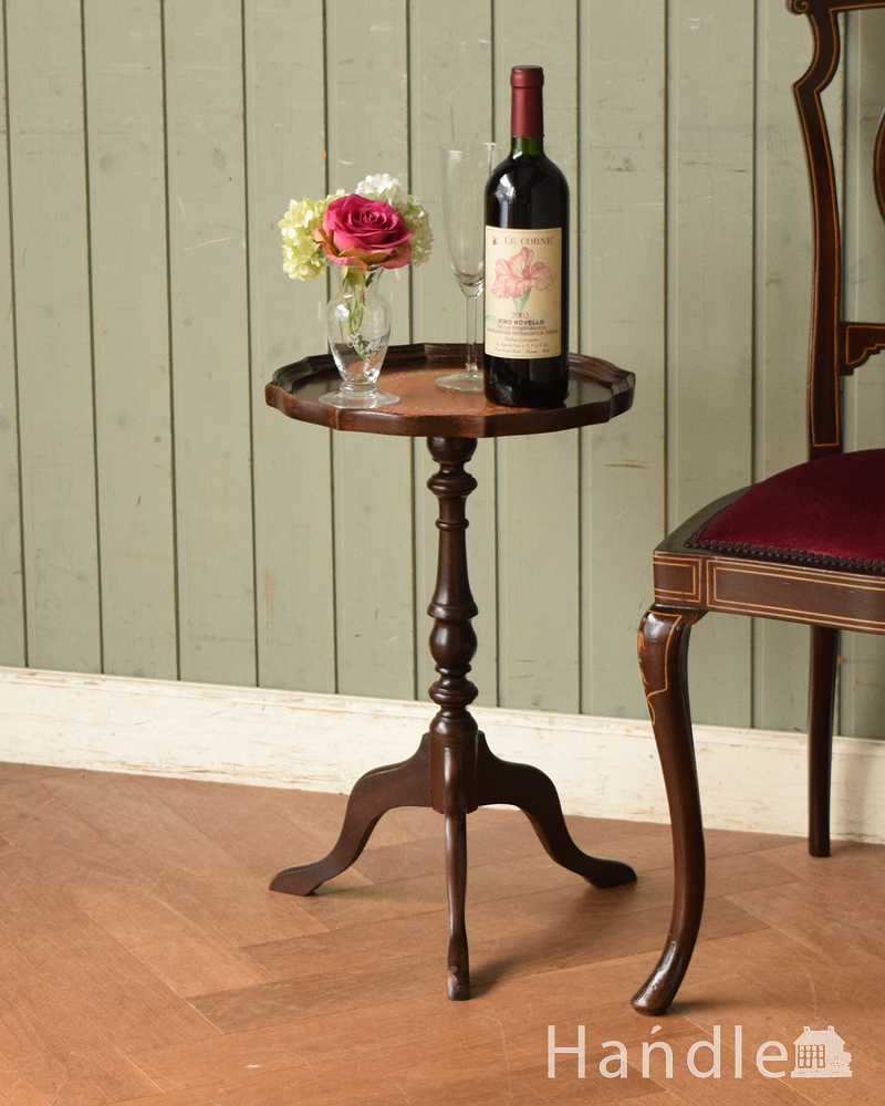 イギリス輸入のアンティーク家具、革張りのワインテーブル（オケージョナルテーブル） (j-2208-f)