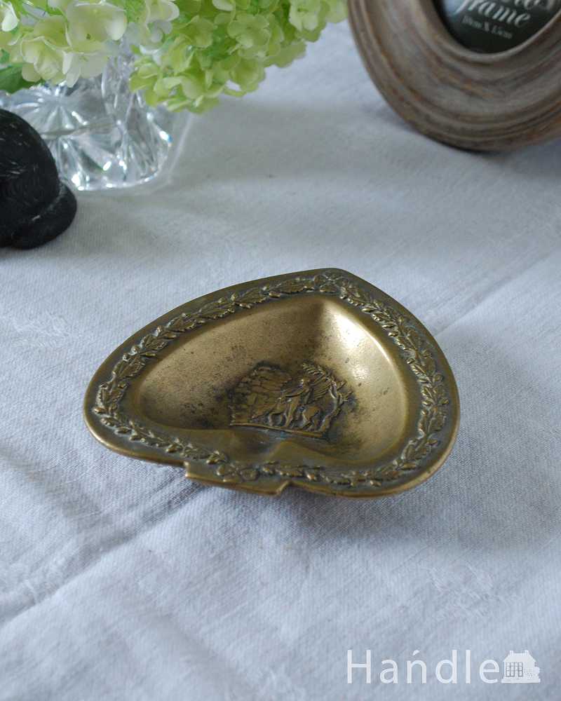 イギリスのアンティーク雑貨、スペードの形をした真鍮製のトレイ（灰皿） (m-2263-z)