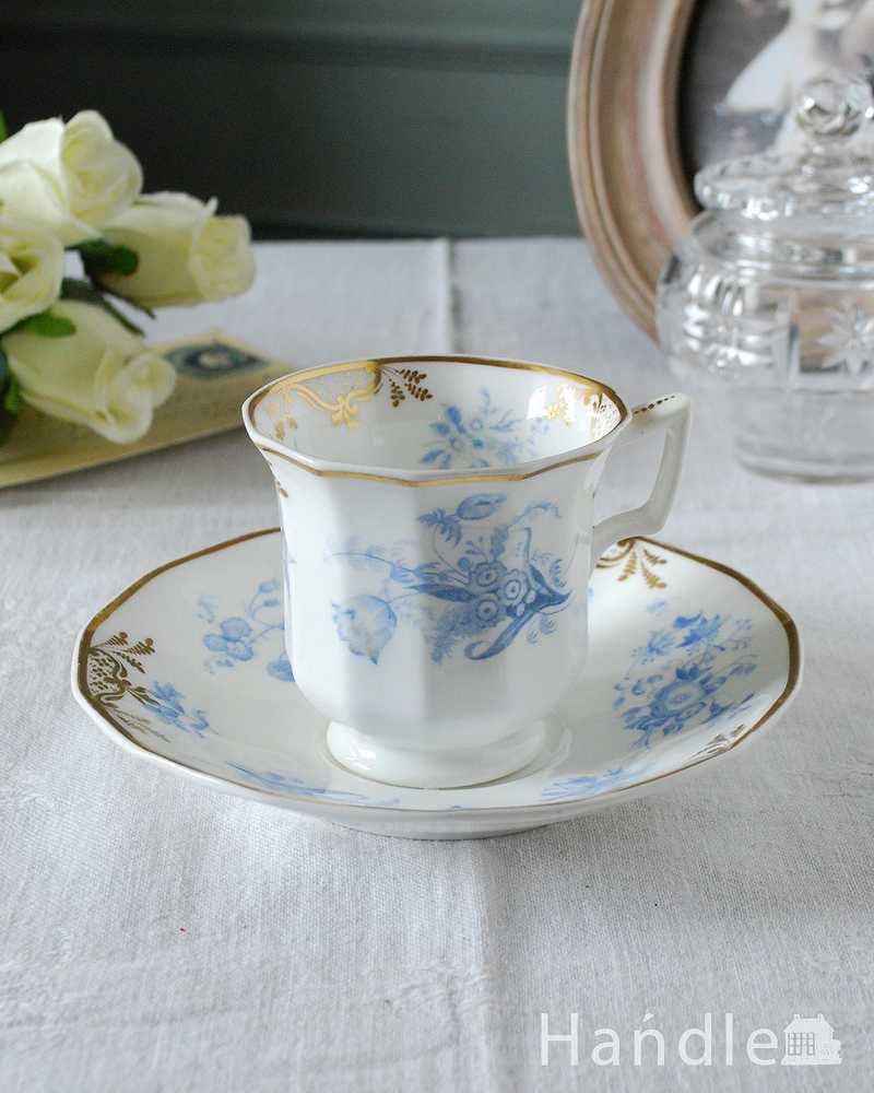 真っ白な素地に淡いブルーのお花が美しいコープランドのアンティークコーヒーカップ＆ソーサー (m-2401-z)