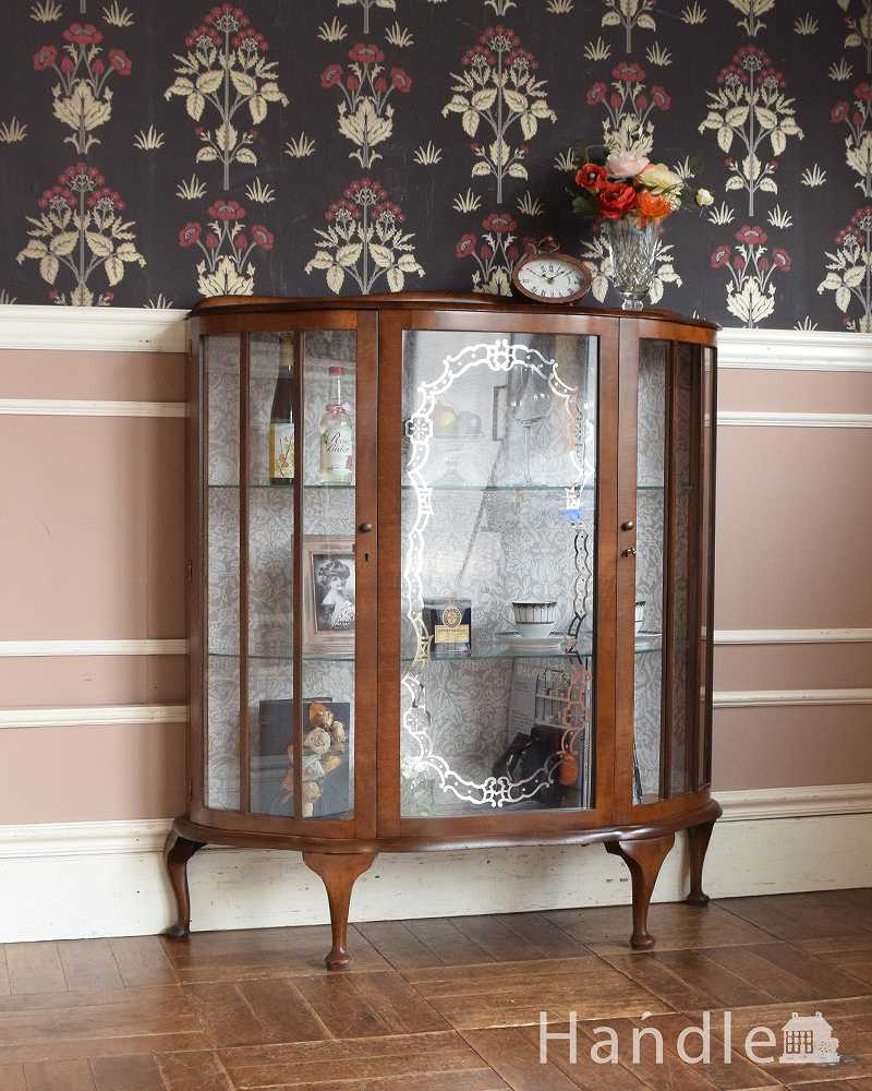 美しいガラス扉のアンティーク家具、英国輸入のガラスキャビネット（飾り棚）  (q-1445-f)