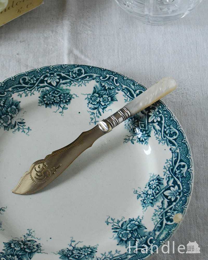 毎日の食卓で活躍する、白蝶貝の柄が美しいアンティークバターナイフ