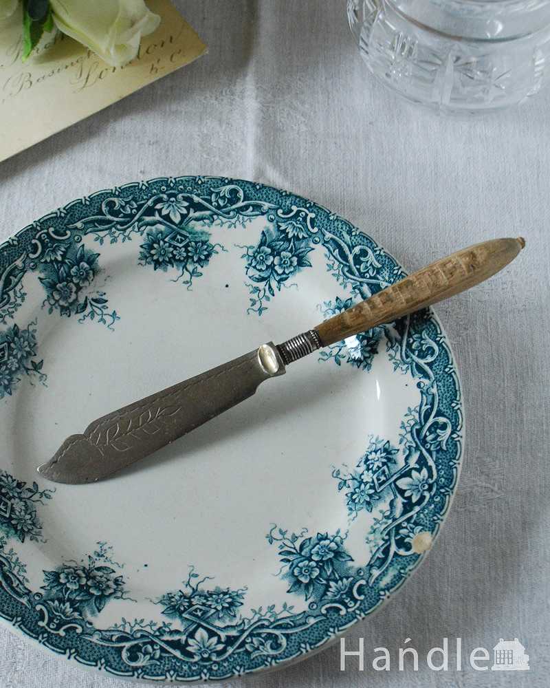 英国の銀食器、BUTTERのアクセントがお洒落なアンティークシルバーのバターナイフ (m-2592-z)